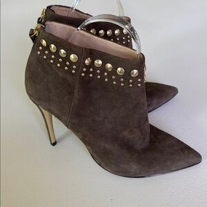 Joan & David Alastair Suede Stud Ankle Boots Taupe Brown Zip Back Gold Size 8.5